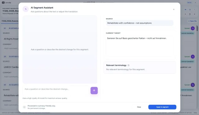 Screenshot van de ownvia-vertaaleditor met het geopende venster „AI Segment Assistant”, een Engelse brontekst, een Duitse doelvertaling en de melding dat er voor dit segment geen relevante terminologie beschikbaar is.
